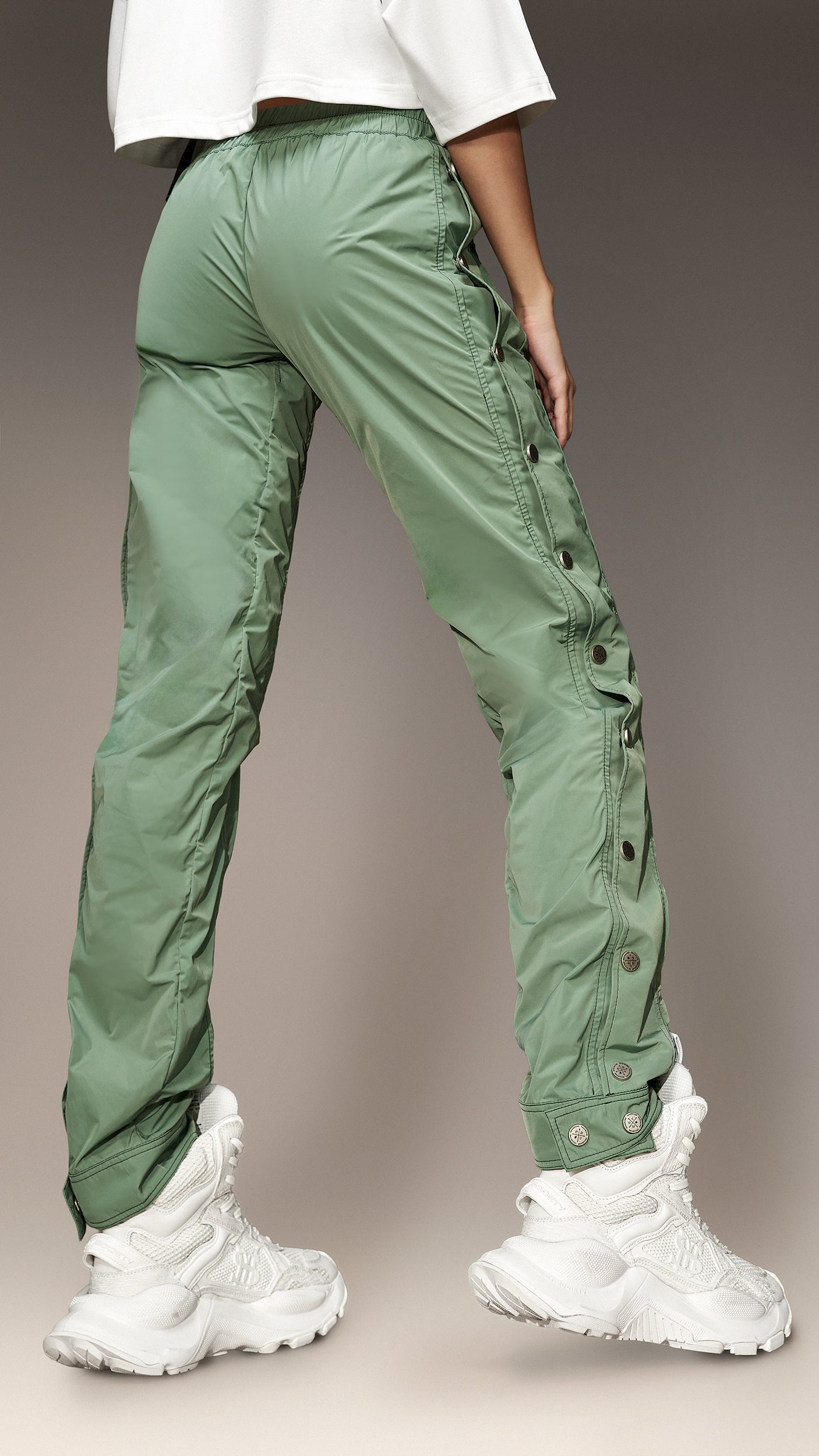 Spodnie dresowe z ćwiekami - P22645