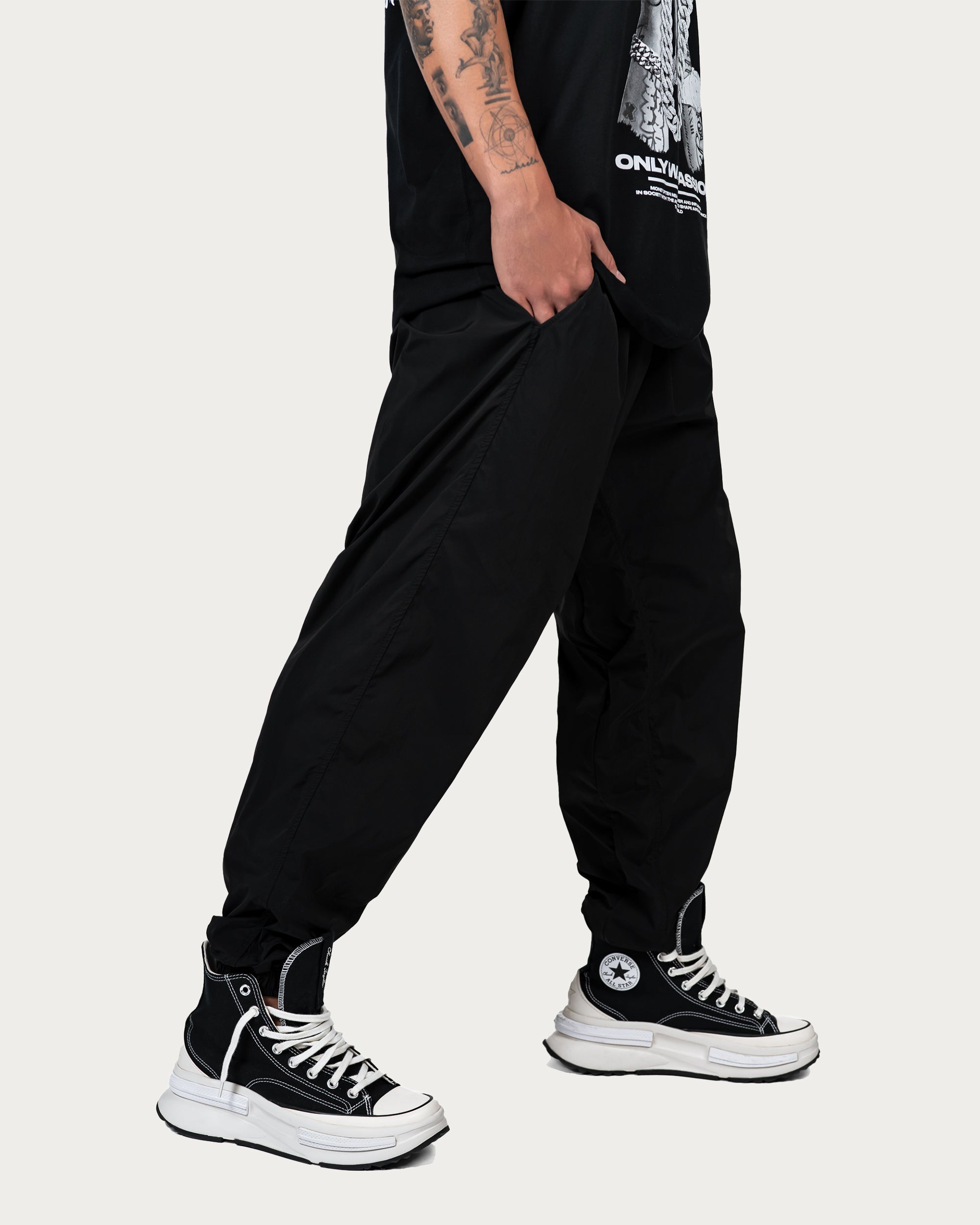 Luźne spodnie joggery - P13782