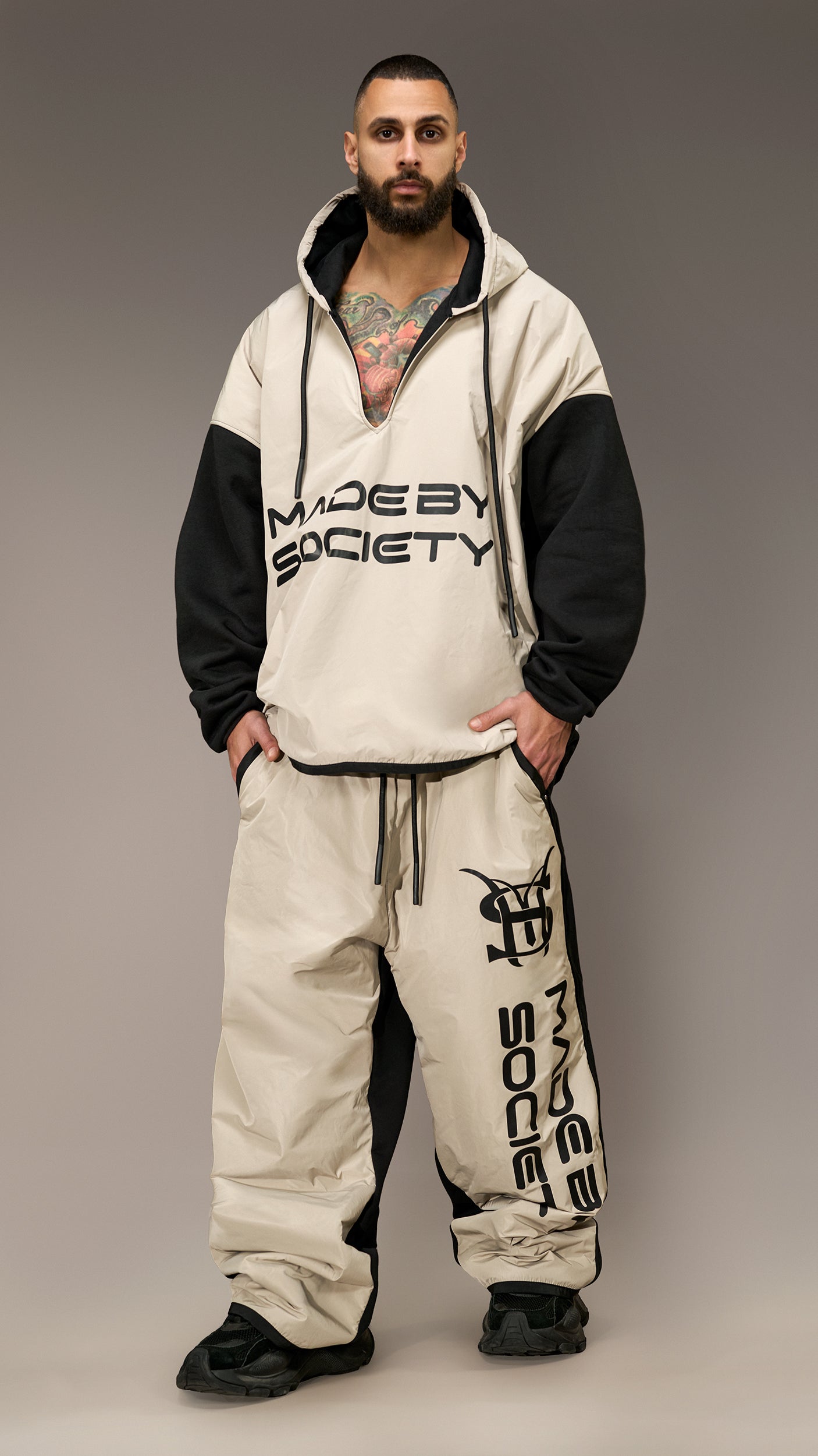 Joggersy „Made by Society” – P16023