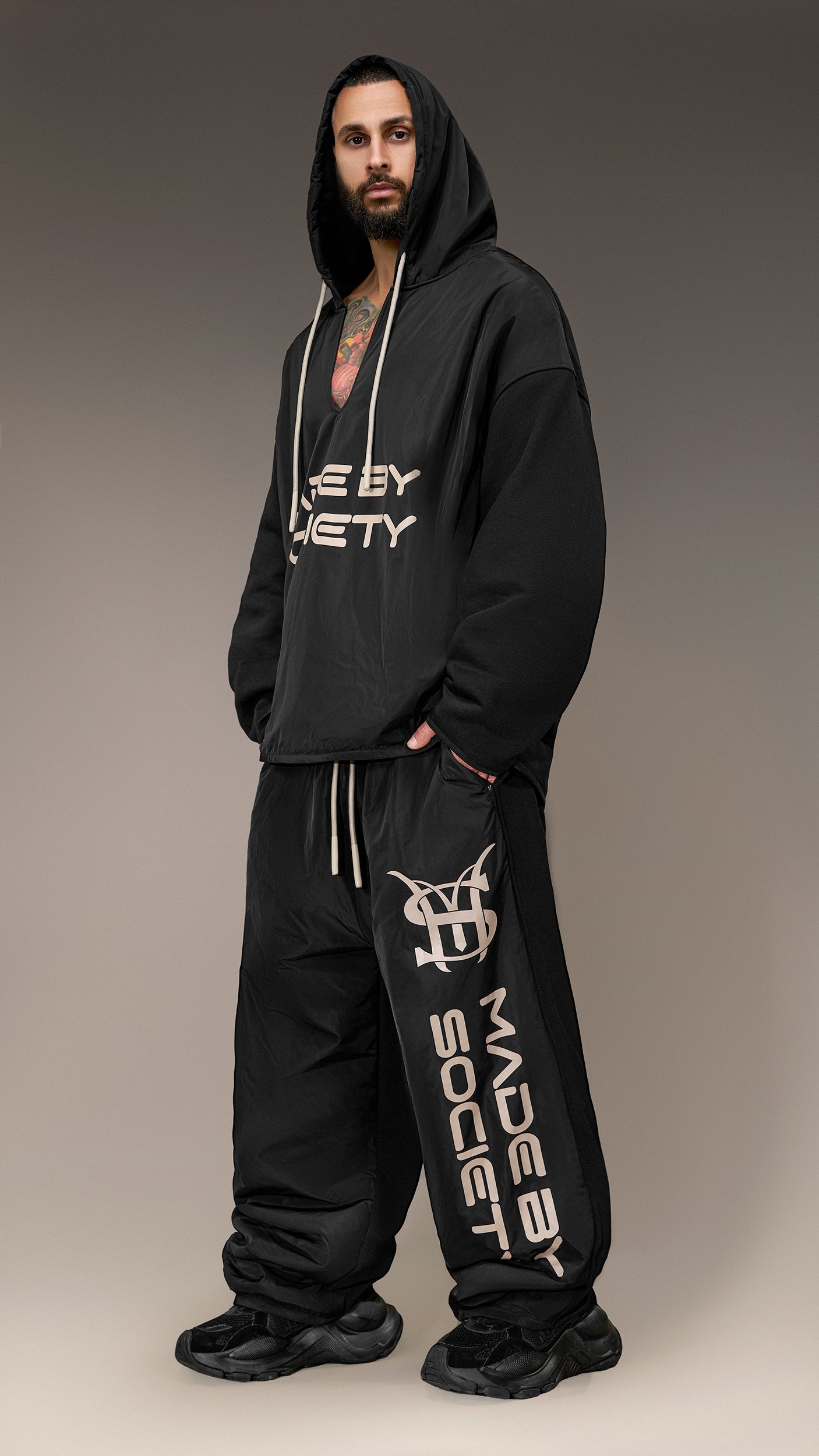 Spodnie Joggers „Made by Society” – P16027