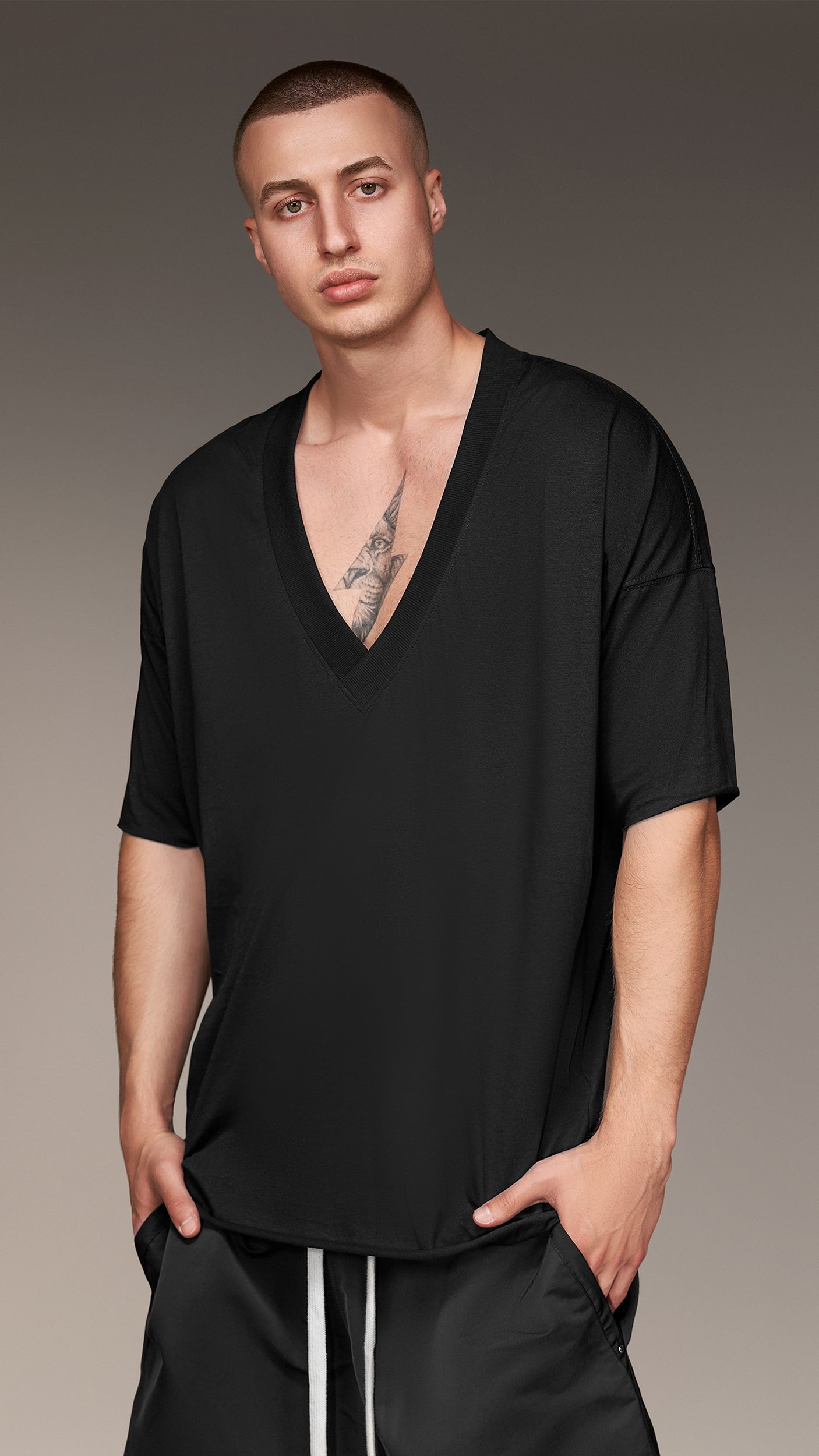 T-shirt z dekoltem - T15802