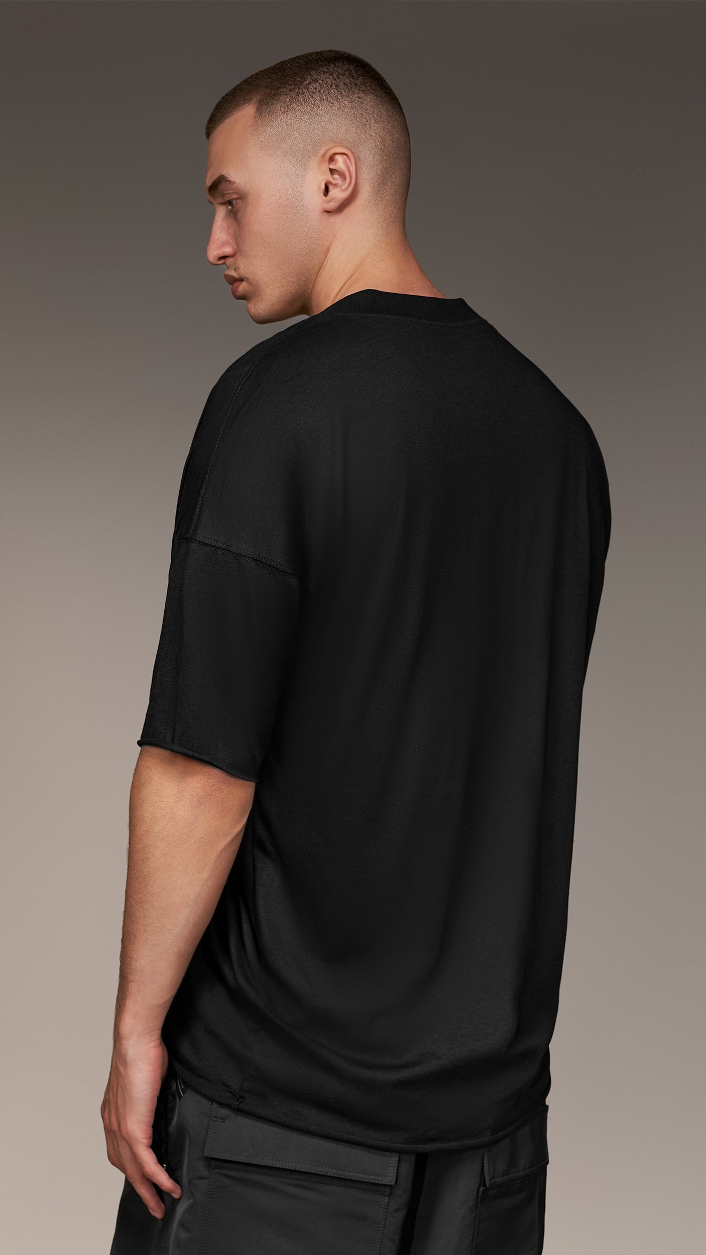 T-shirt z dekoltem - T15802