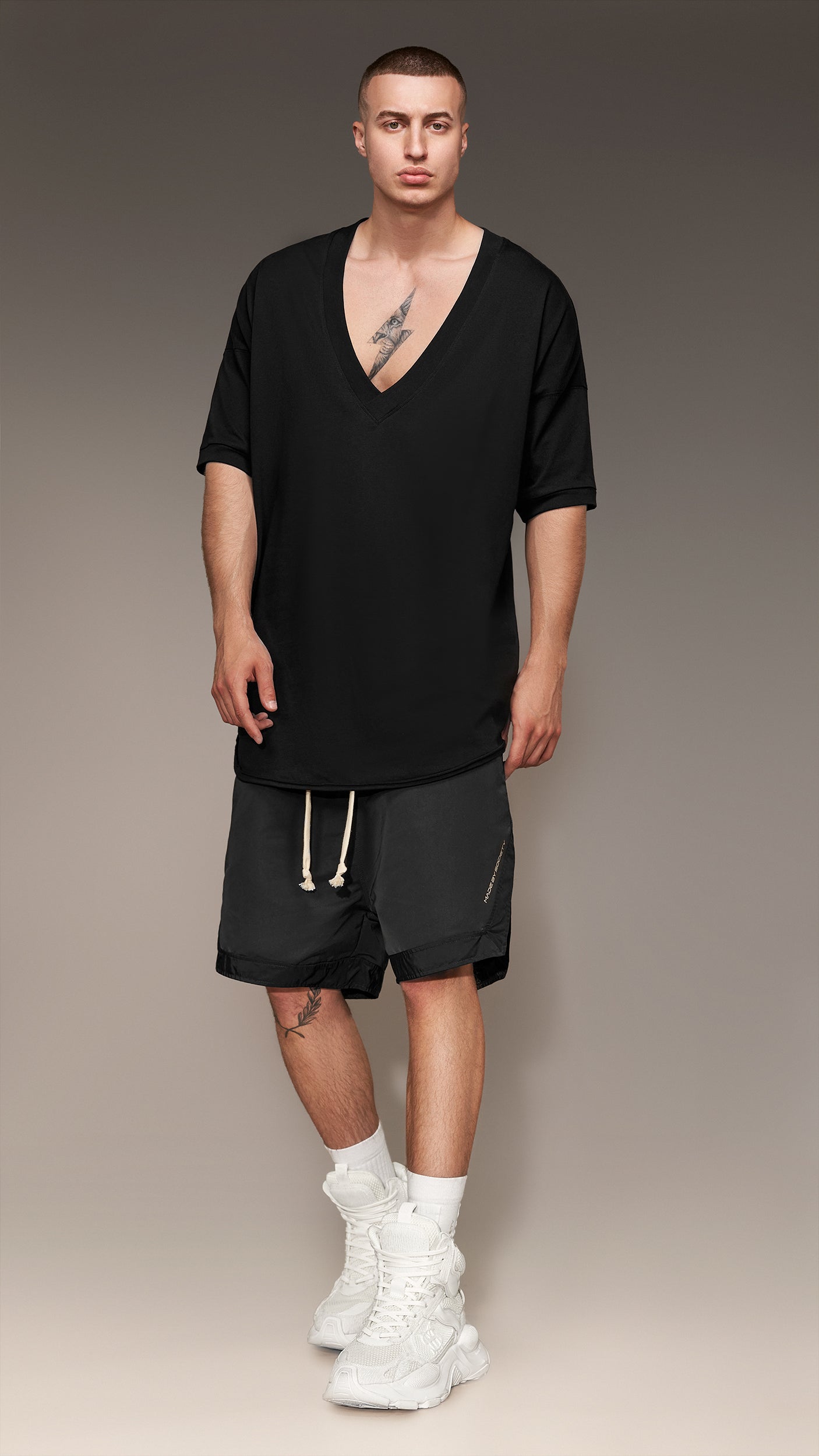 T-shirt z dekoltem - T15808