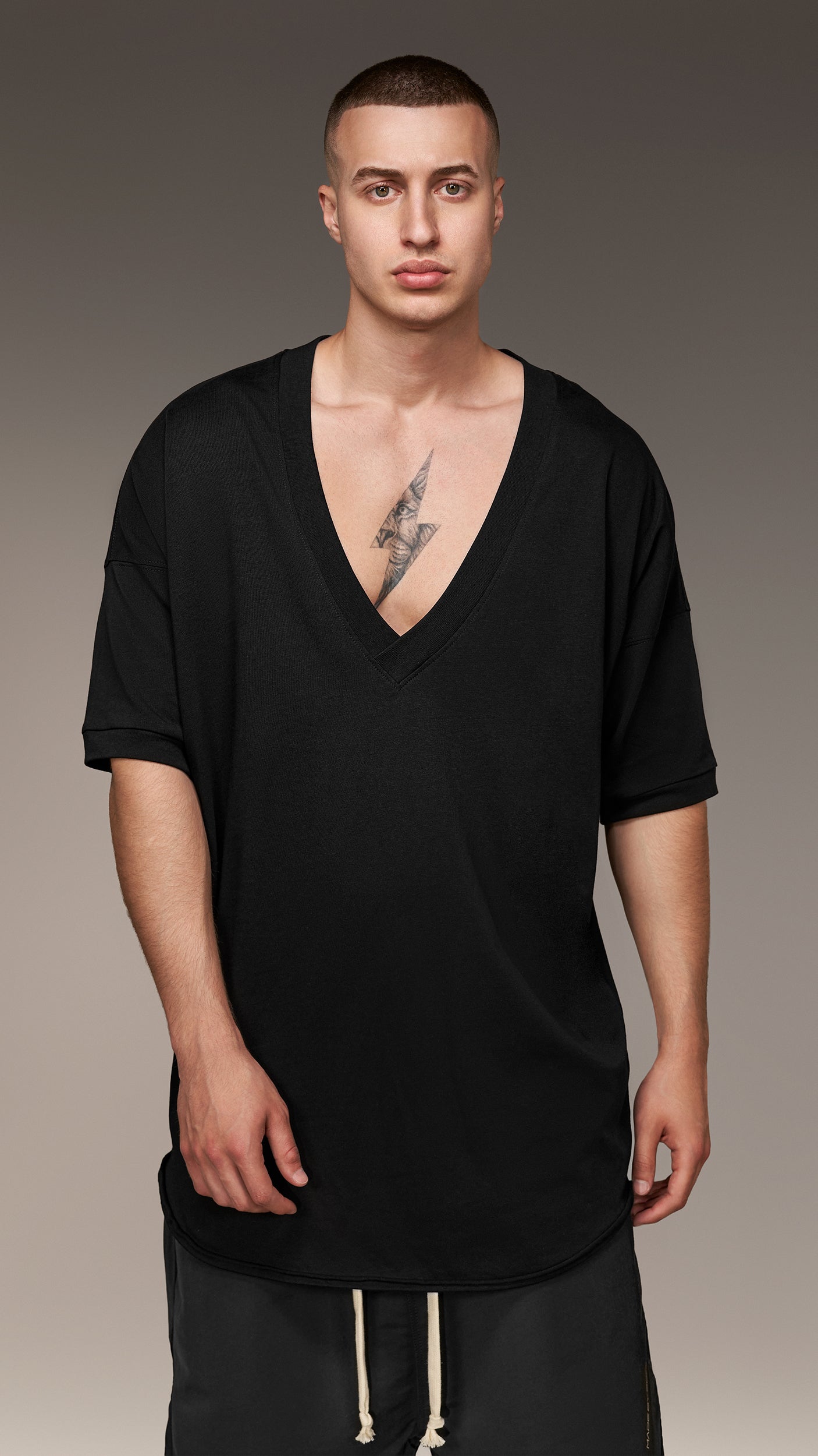 T-shirt z dekoltem - T15808