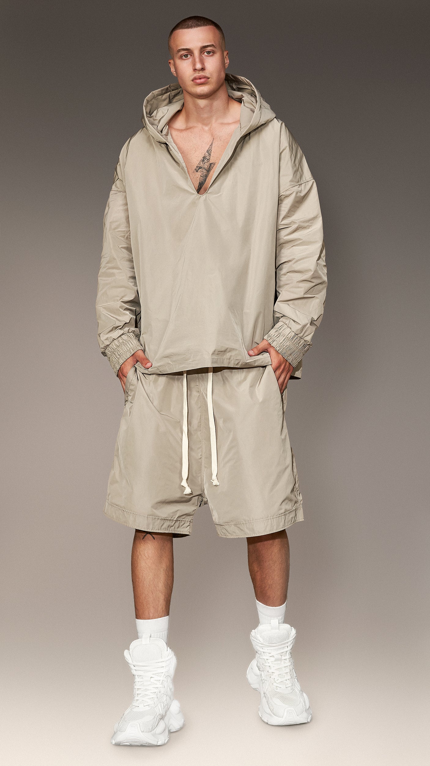 Hoodie with neckline - H16475