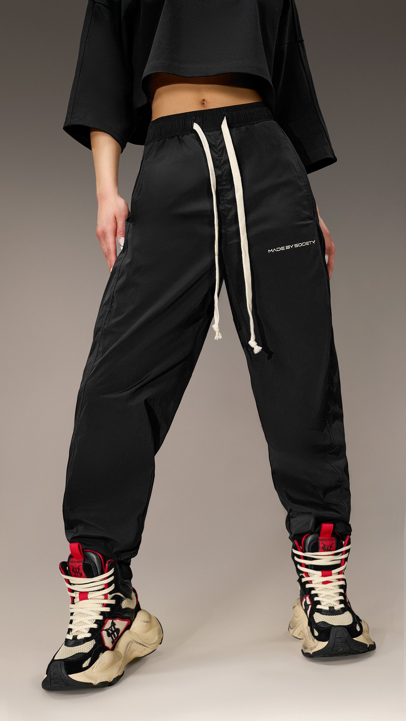 Spodnie Joggers „Made by Society” – P26203