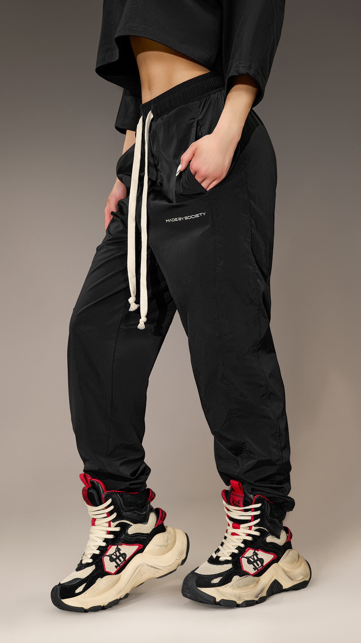 Spodnie Joggers „Made by Society” – P26203
