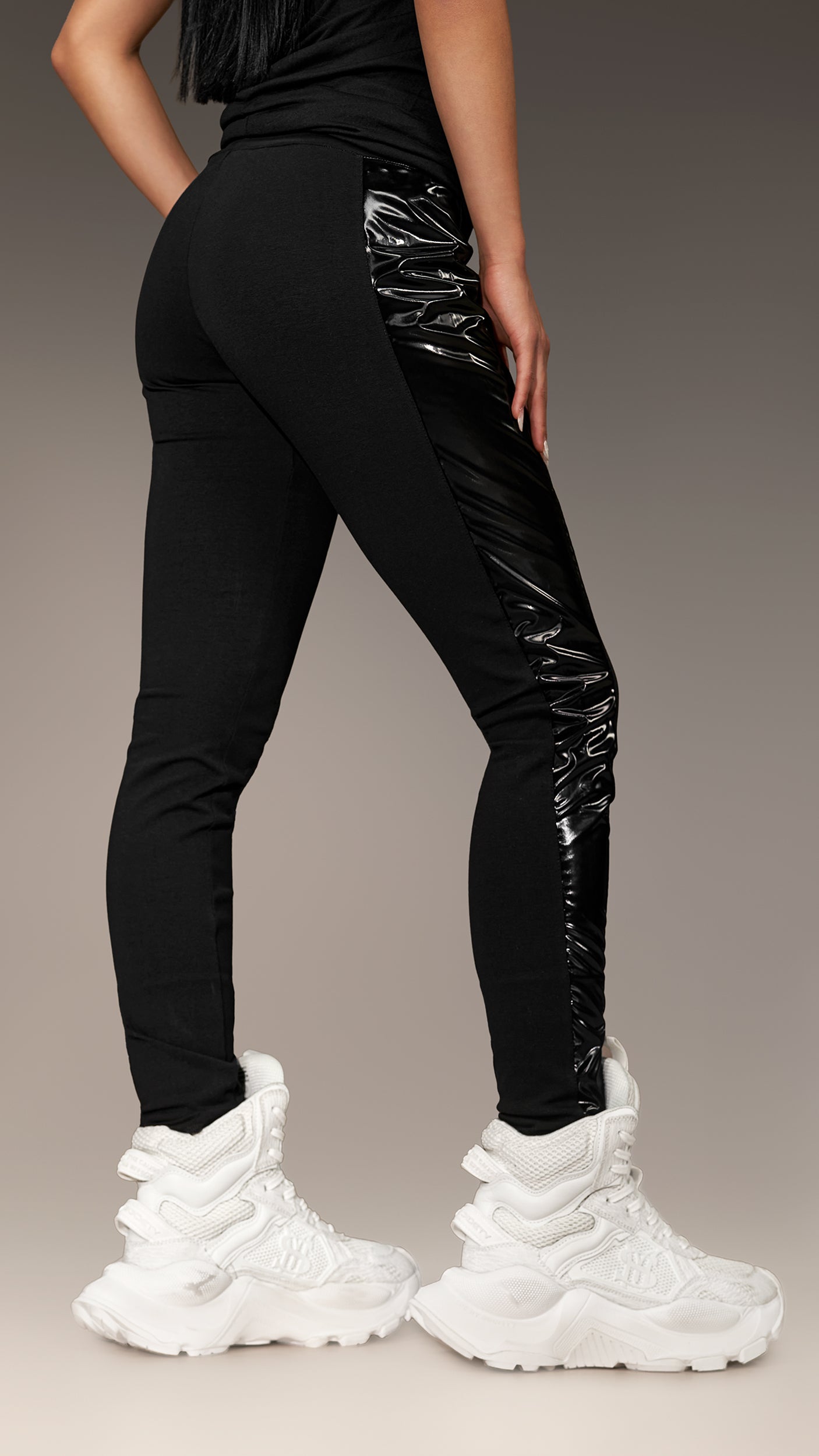 Legginsy w płynne paski - P25095