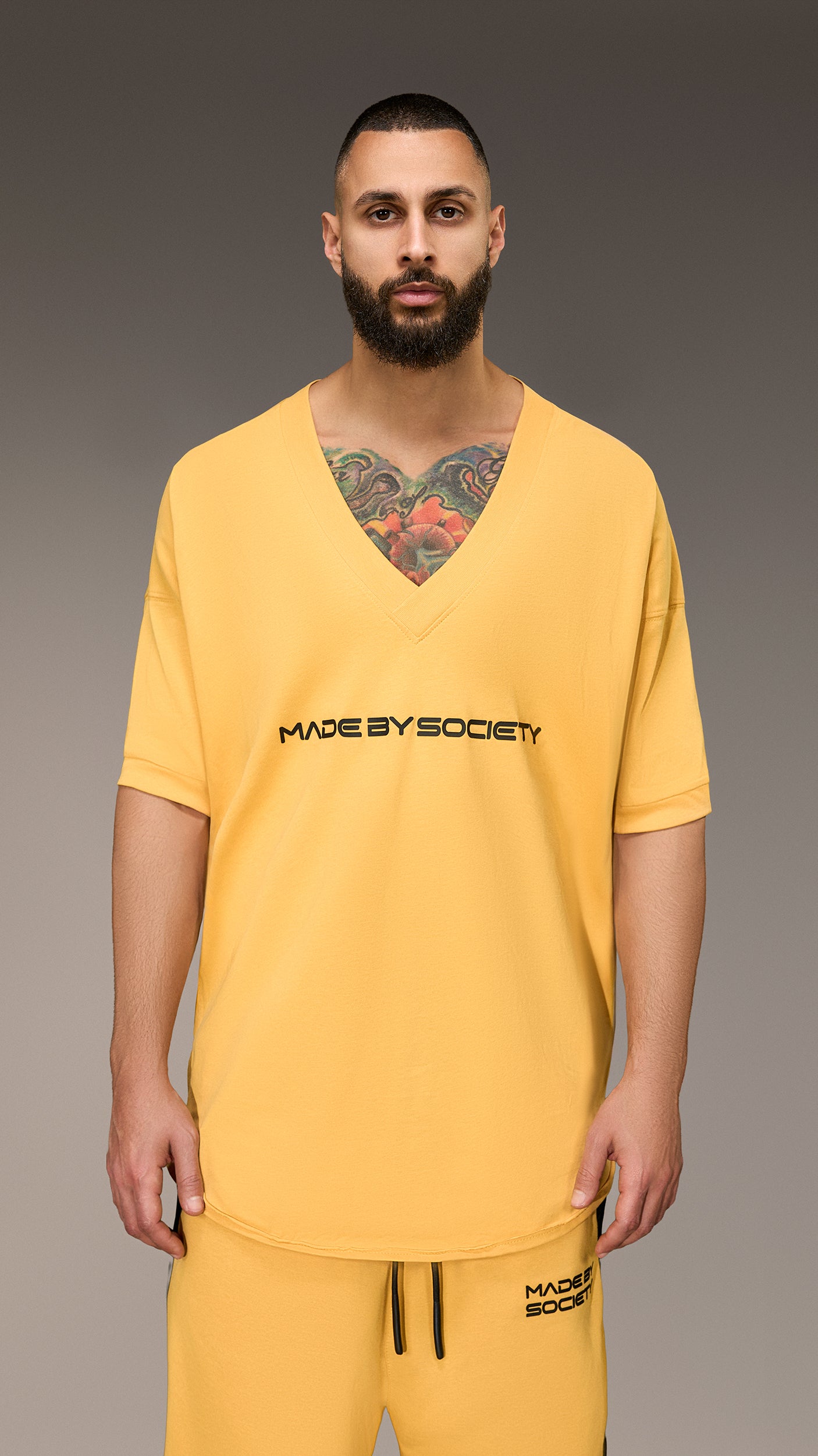 T-shirt Made by Society z dekoltem – T16084