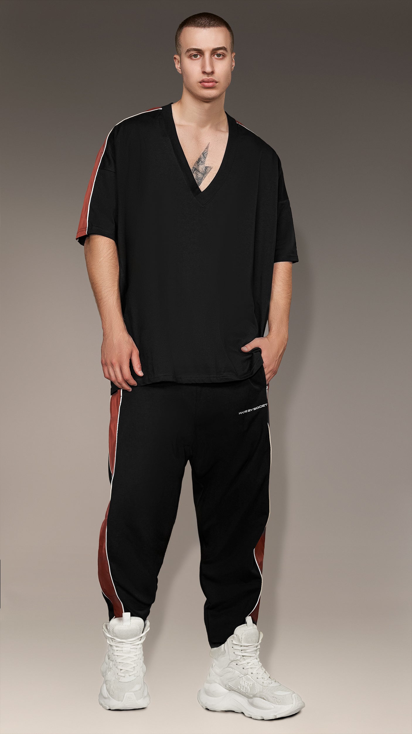 Wydekoltowany T-shirt - T16675