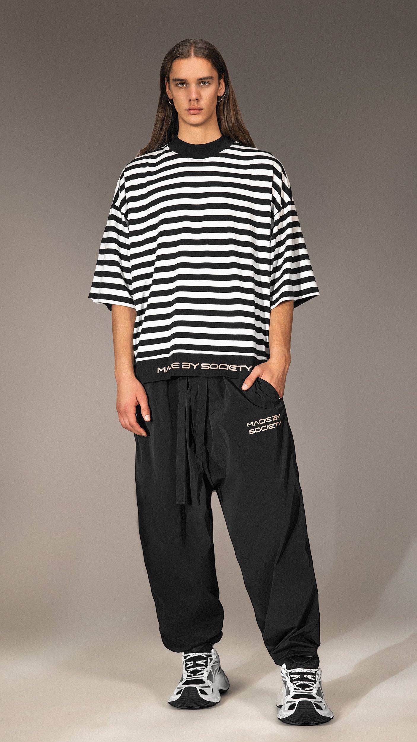 Made by Society - T15691 T-shirt oversize z prążkami