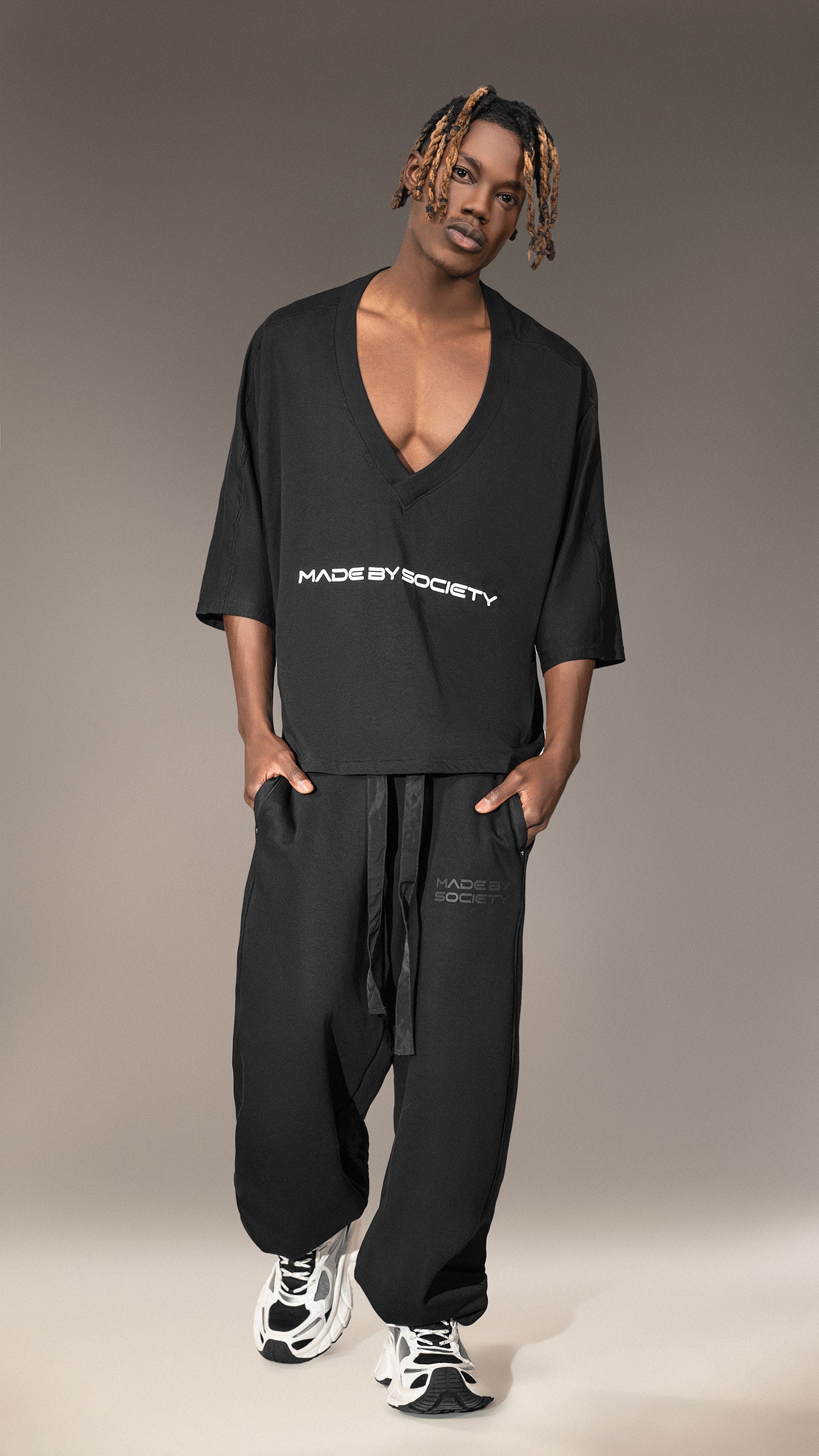 T-shirt z dekoltem - T15671