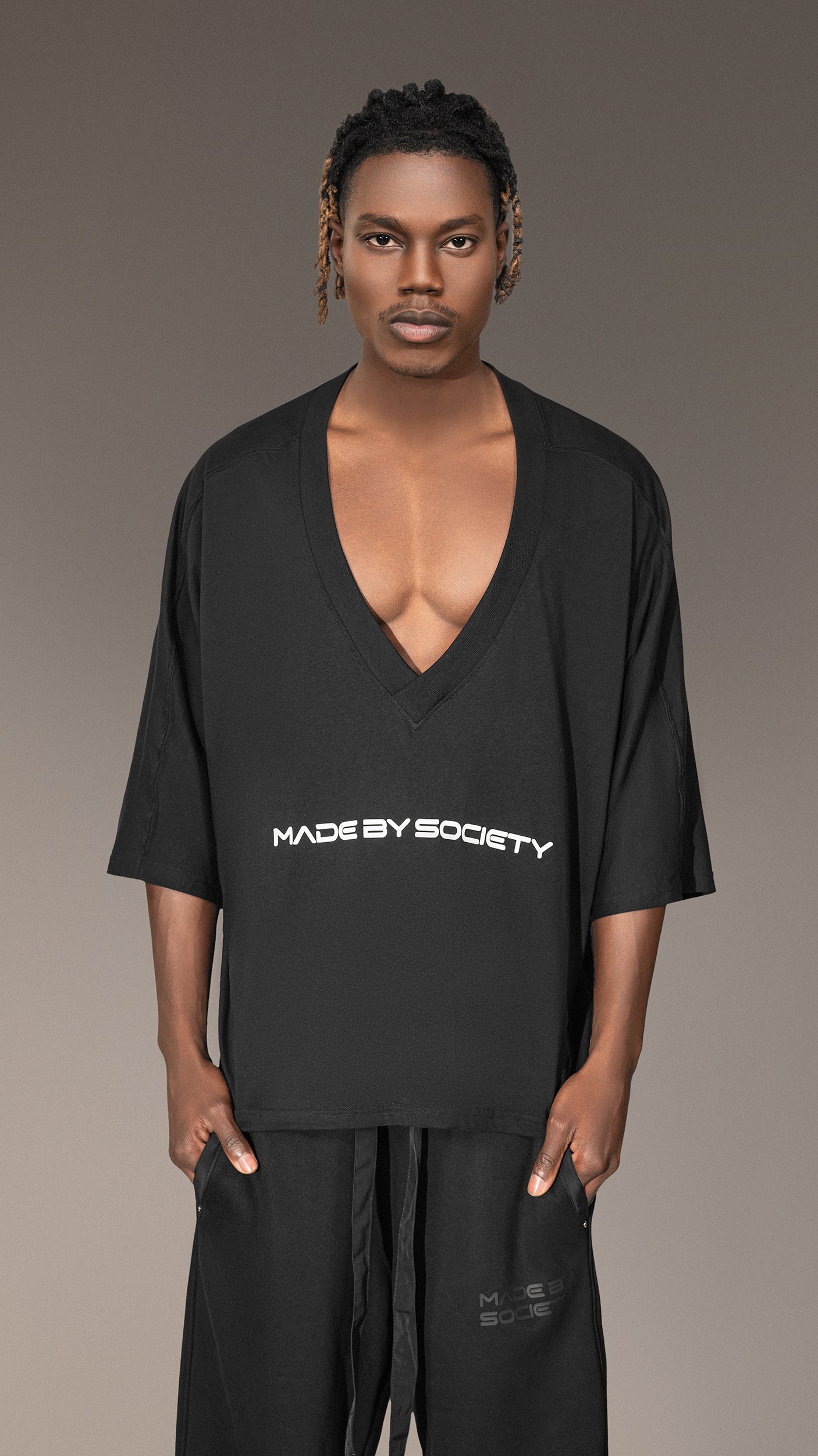 T-shirt z dekoltem - T15671