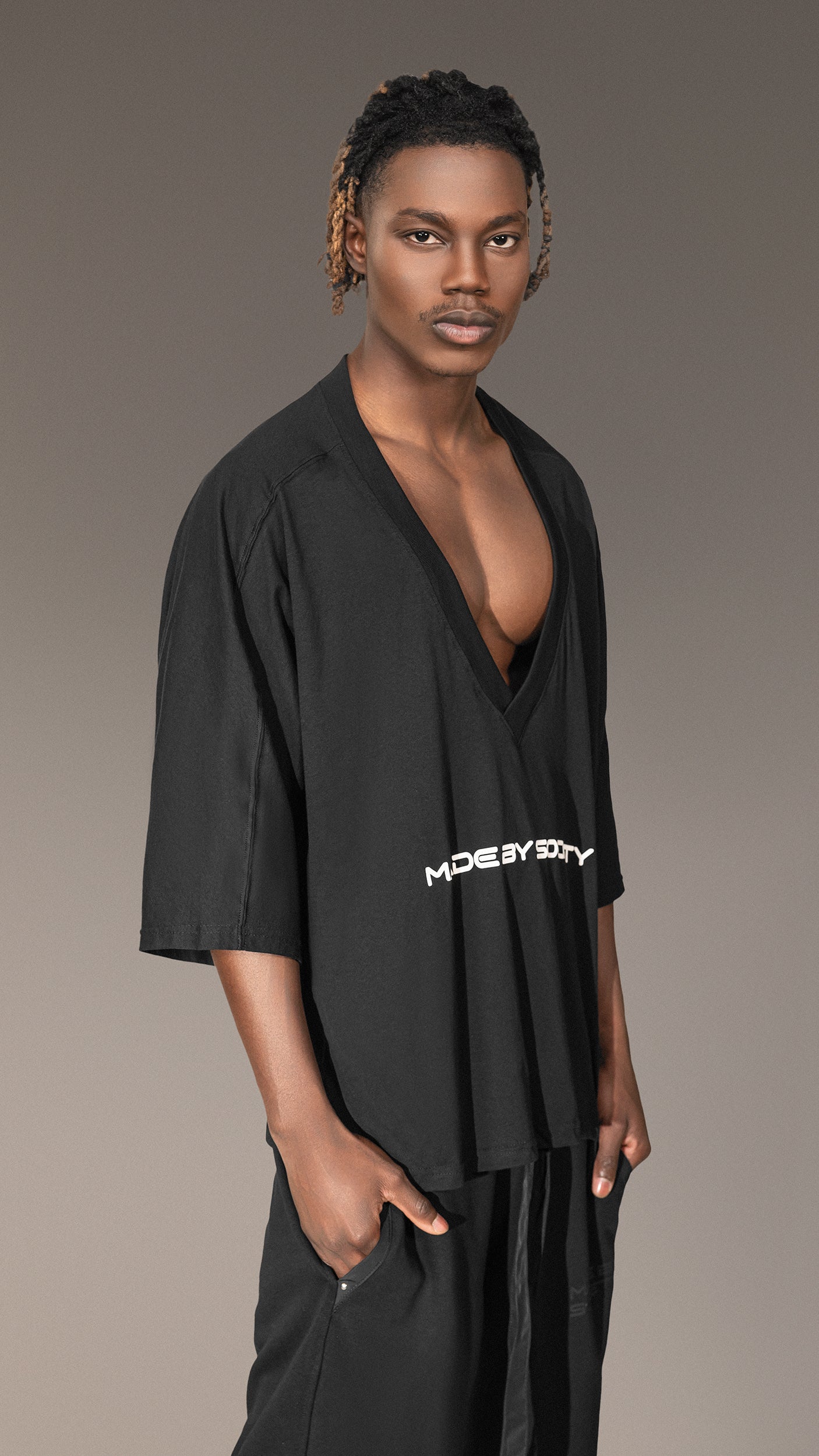 T-shirt z dekoltem - T15671