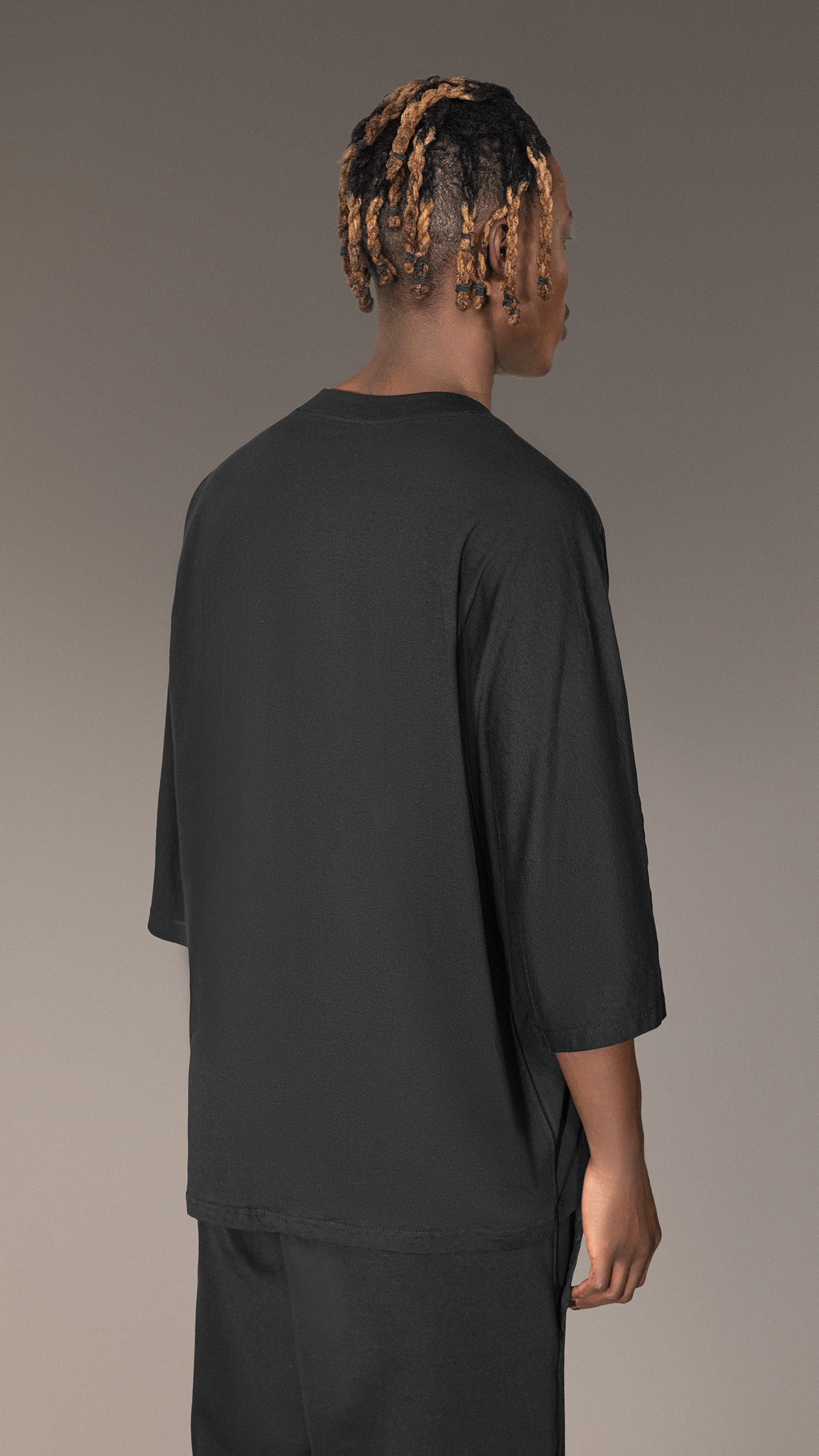 T-shirt z dekoltem - T15671