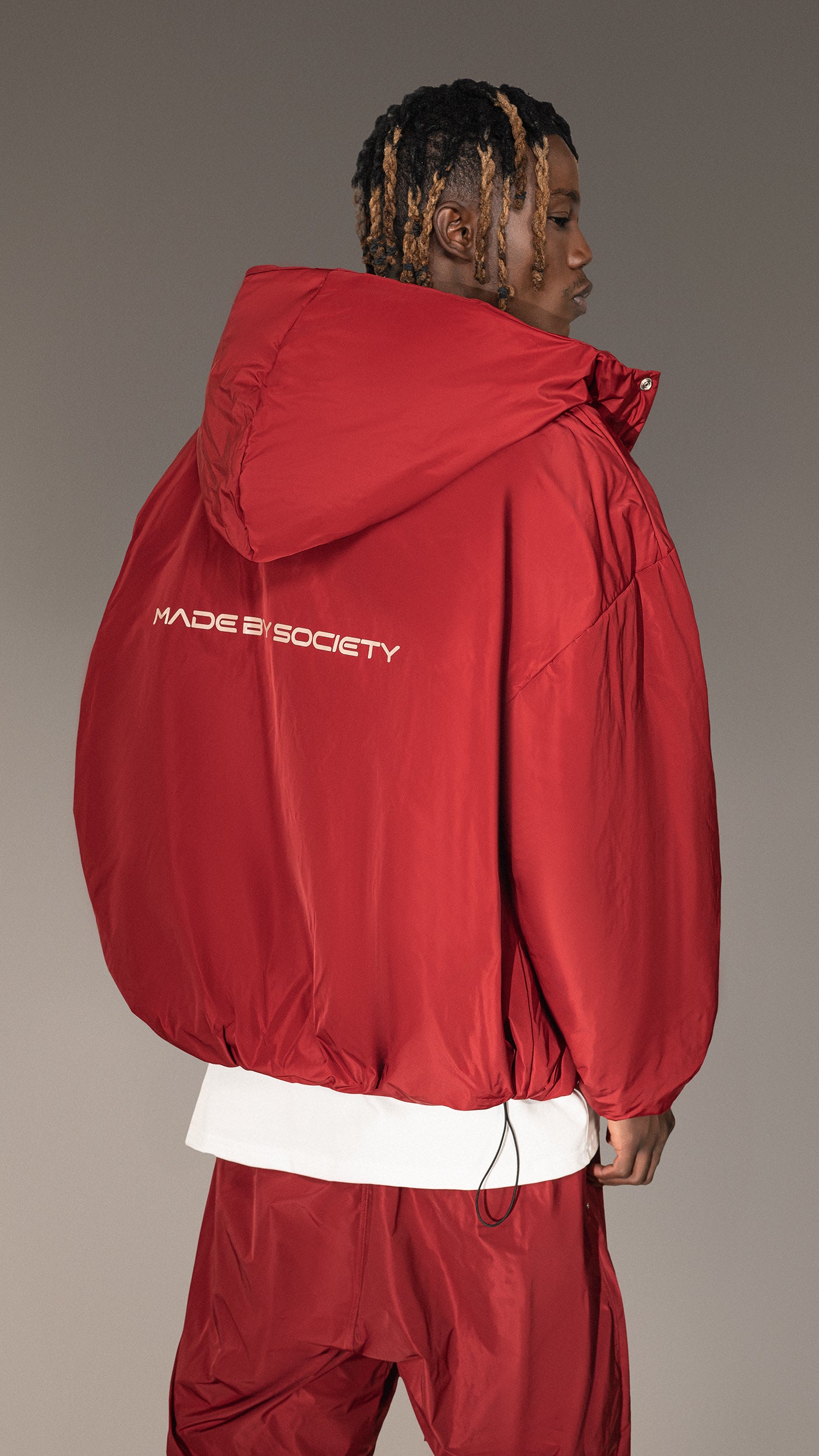 Bordowa Kurtka z Kapturem „Made By Society” - J15715