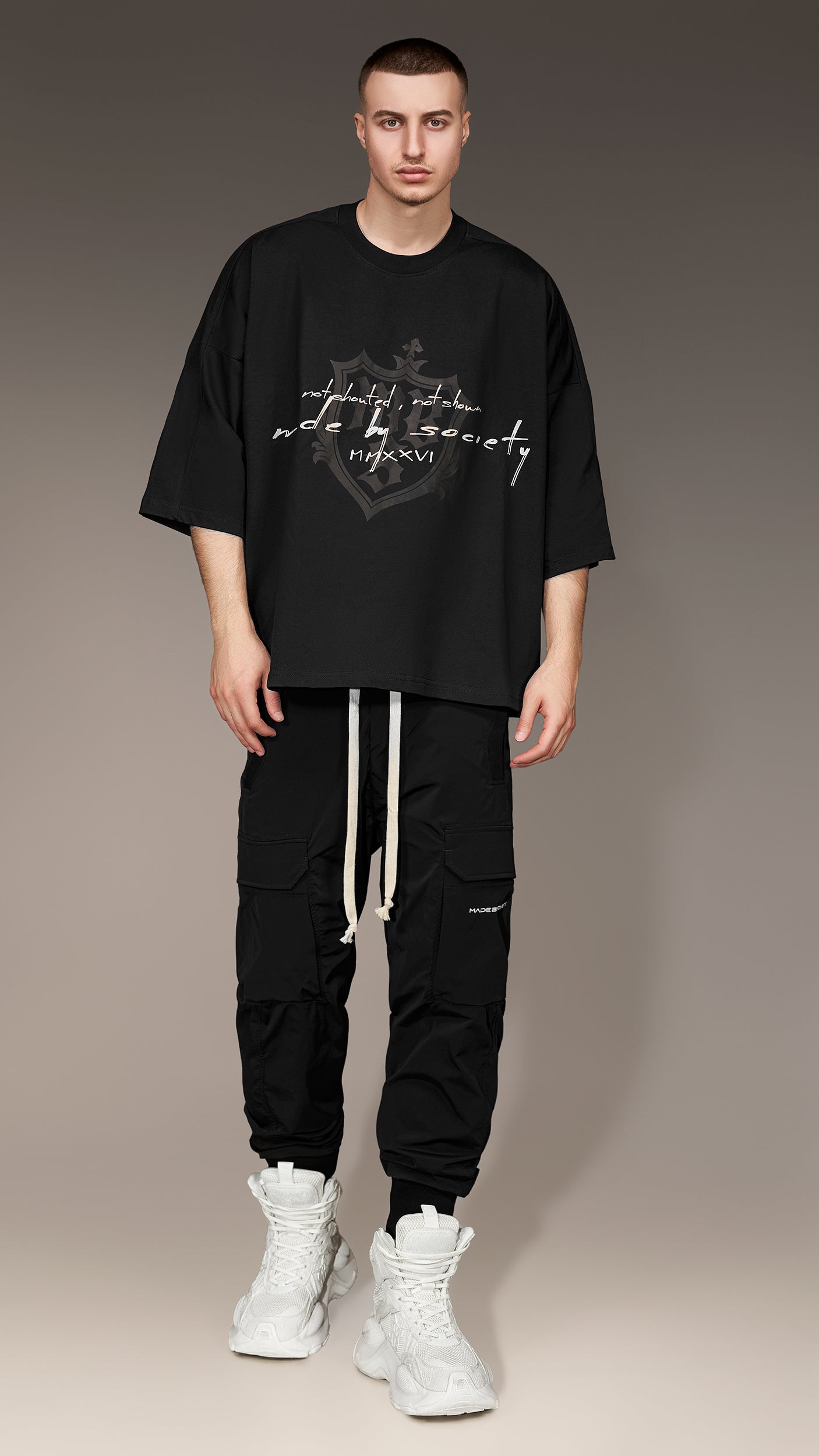 Minimalistyczny T-shirt Urban Core