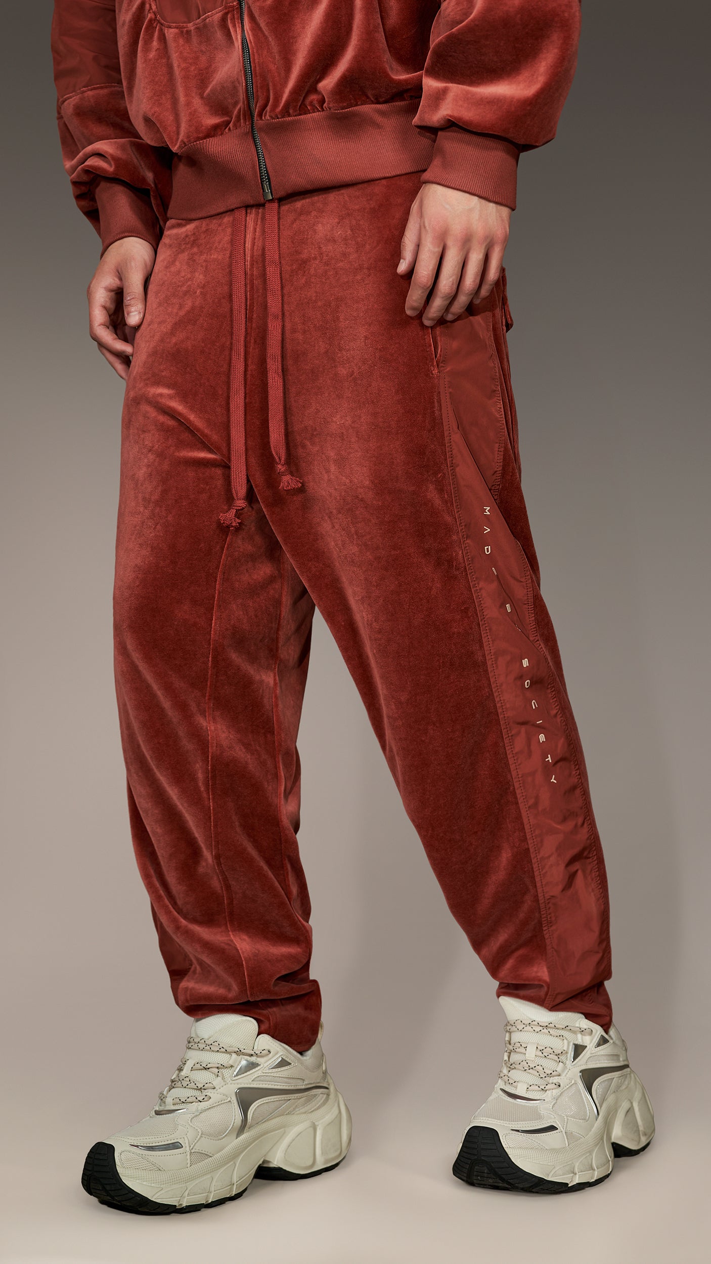 Spodnie z aksamitu Made by Society - P16790