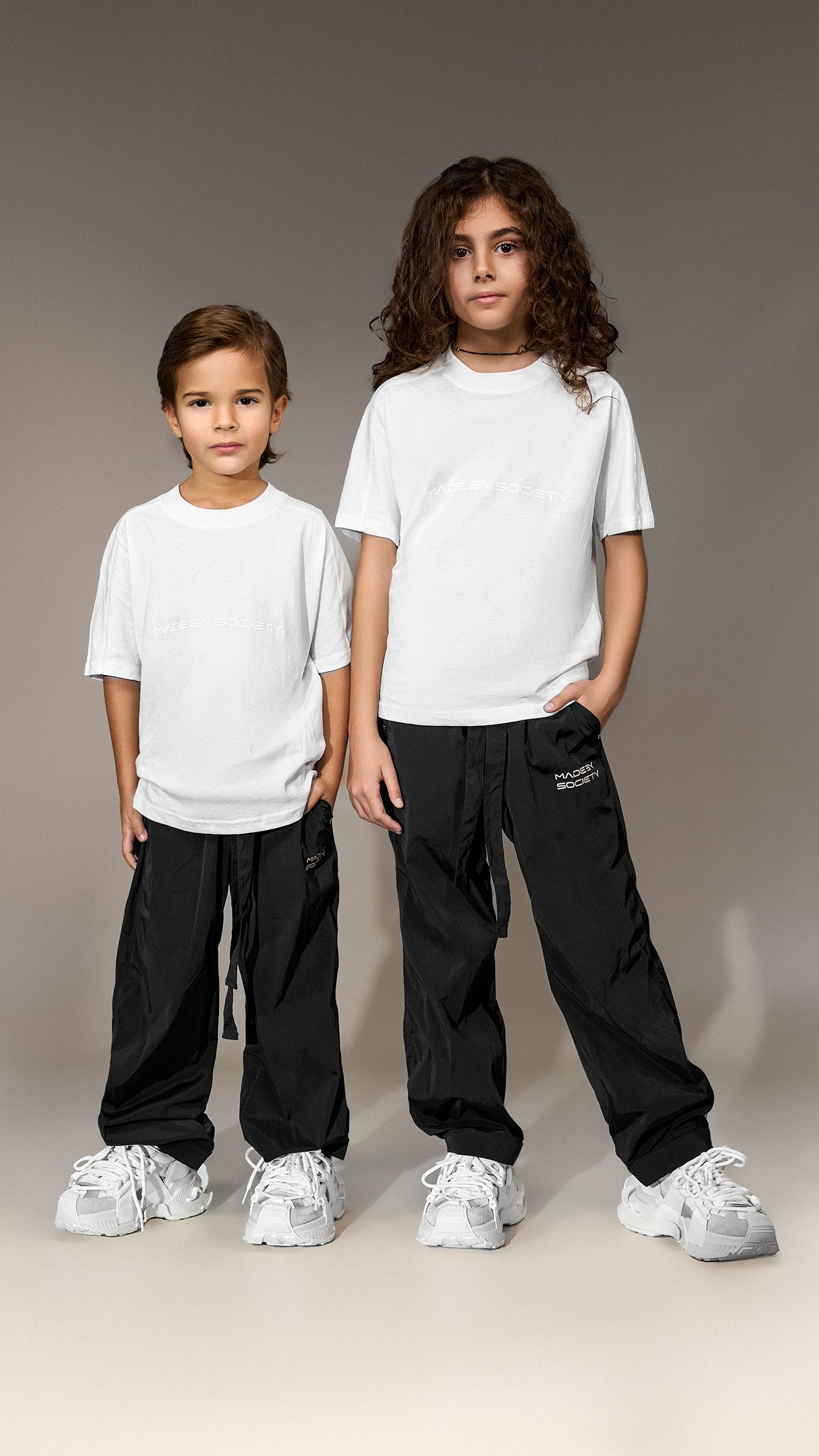 Biały T-shirt "Made by Society" - T35652