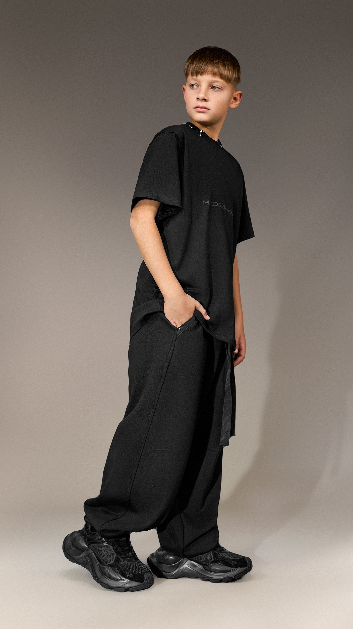 Oversized Czarny T-Shirt "Made by Society" - T35571