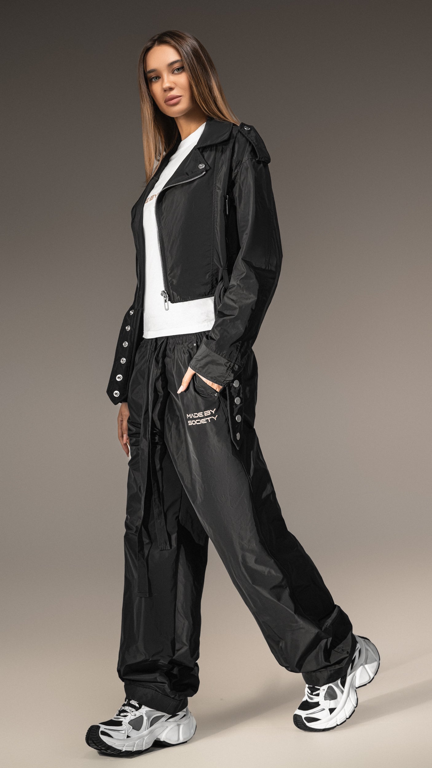 Spodnie z materiału ortalionowego 'Made by Society' – P25783.