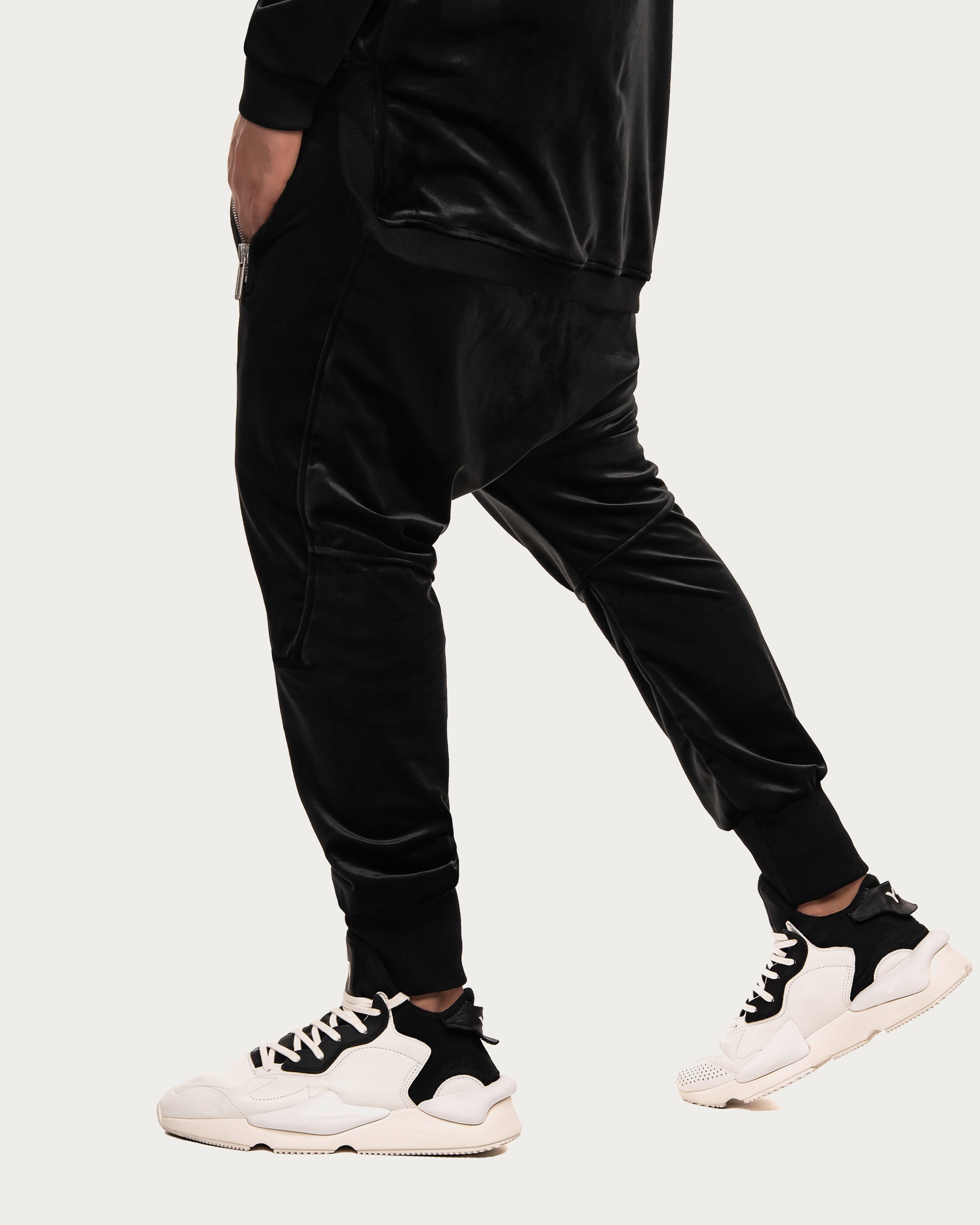 Welurowe spodnie jogger - P13191