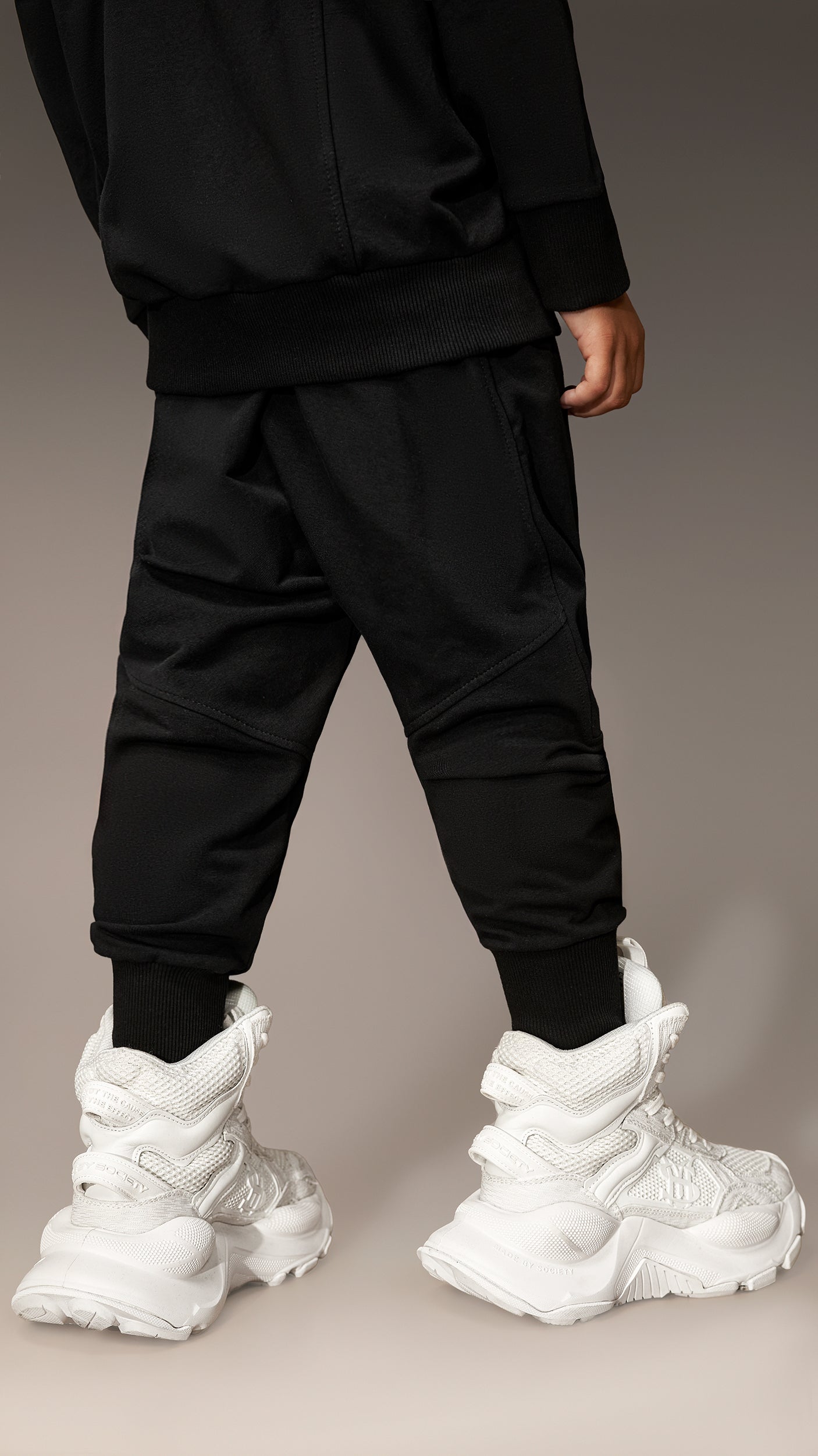 Epickie spodnie joggery - P32055