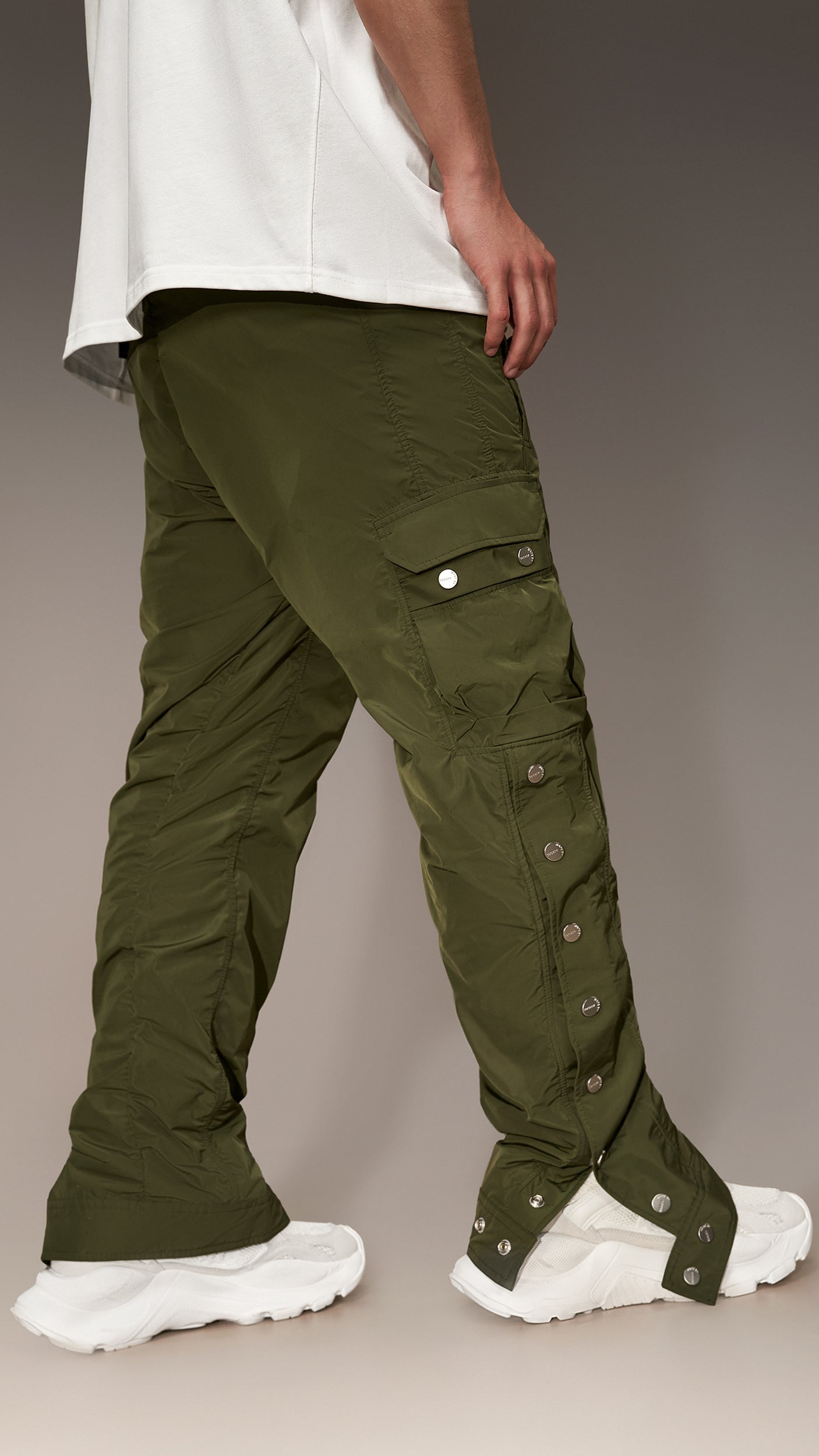 Spodnie cargo z ćwiekami - P14418