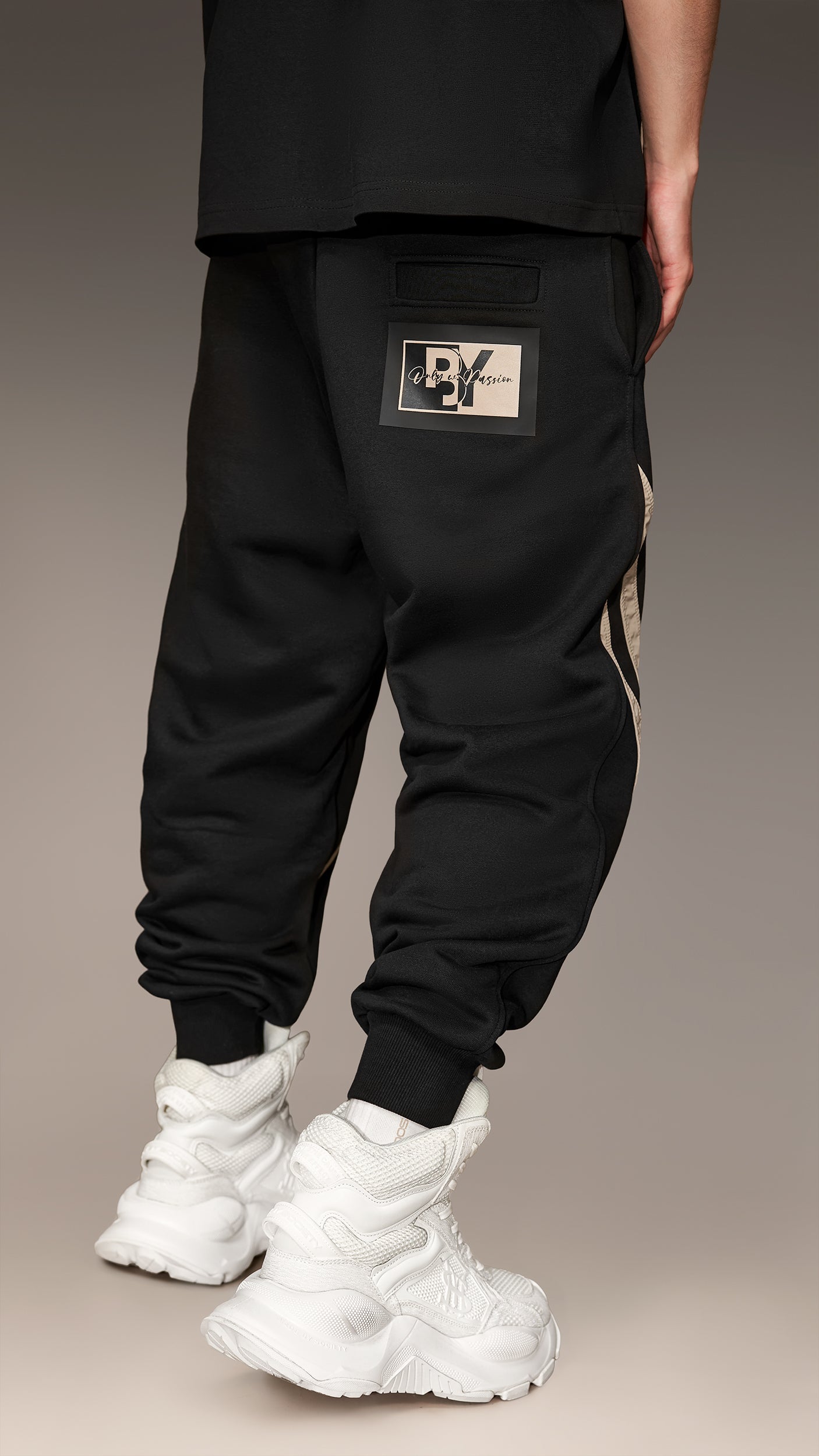 Luźne spodnie joggery - P15185