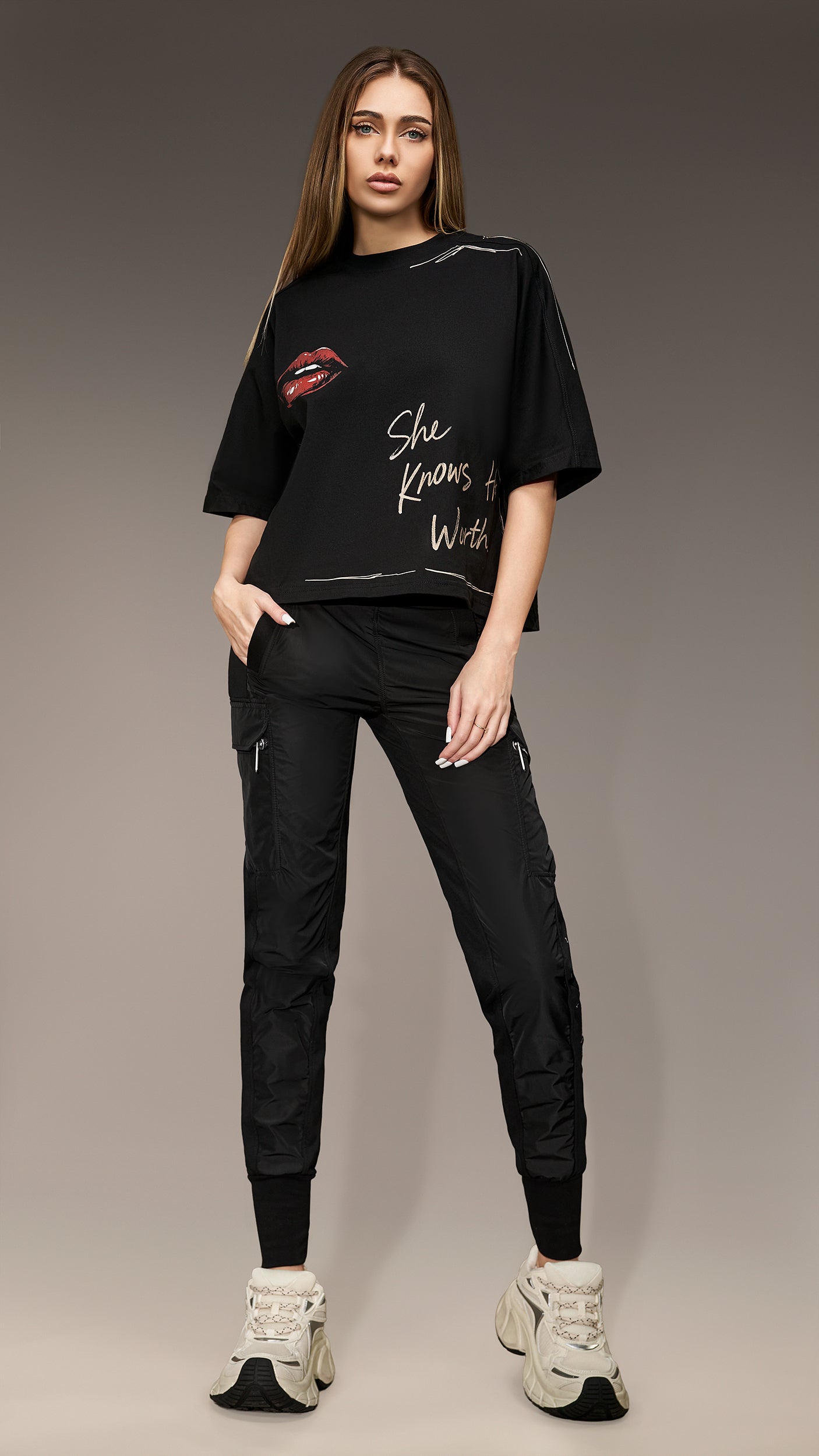 Tricou "She Knows Her Worth” - T26991