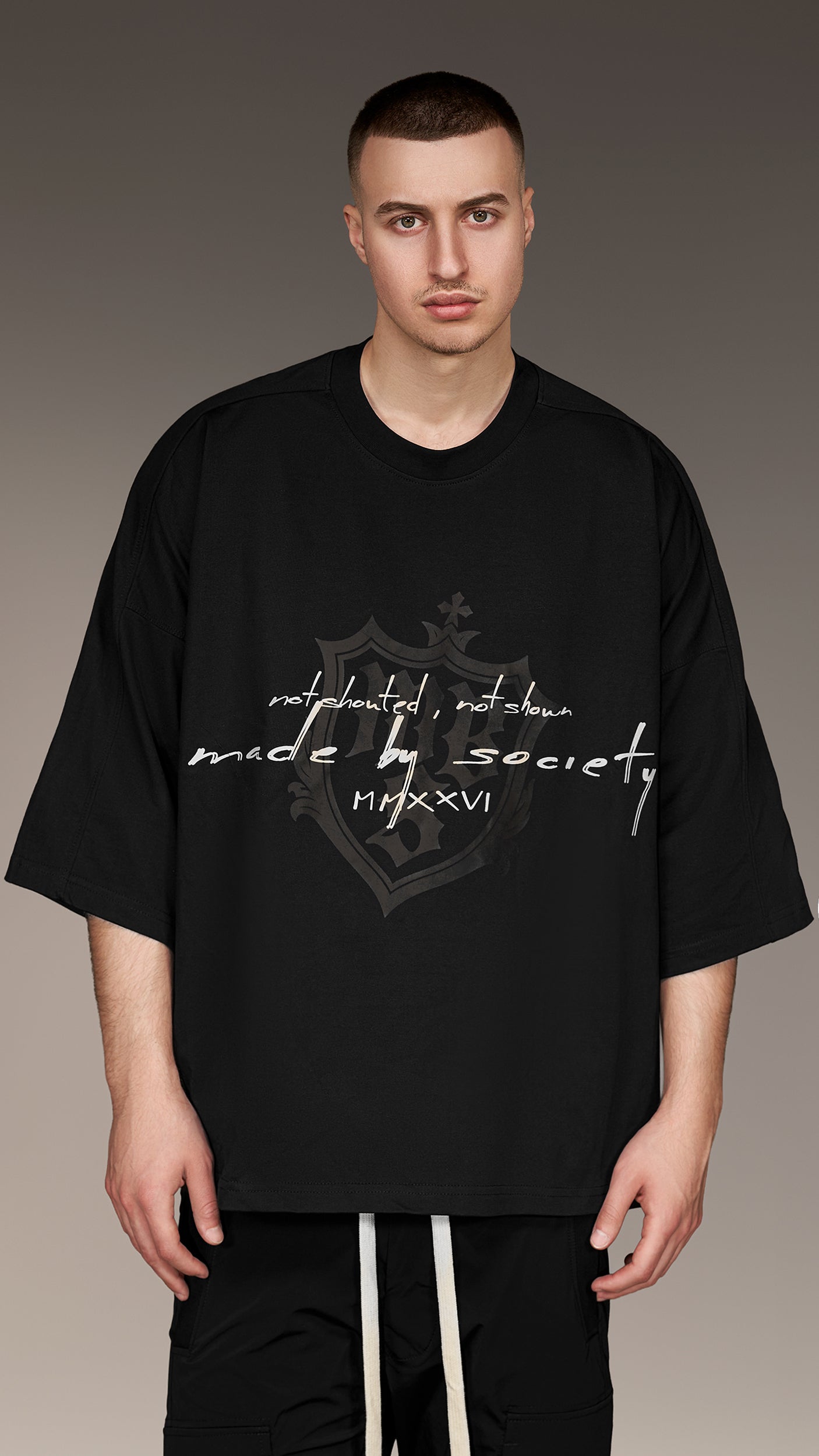 Minimalistyczny T-shirt Urban Core