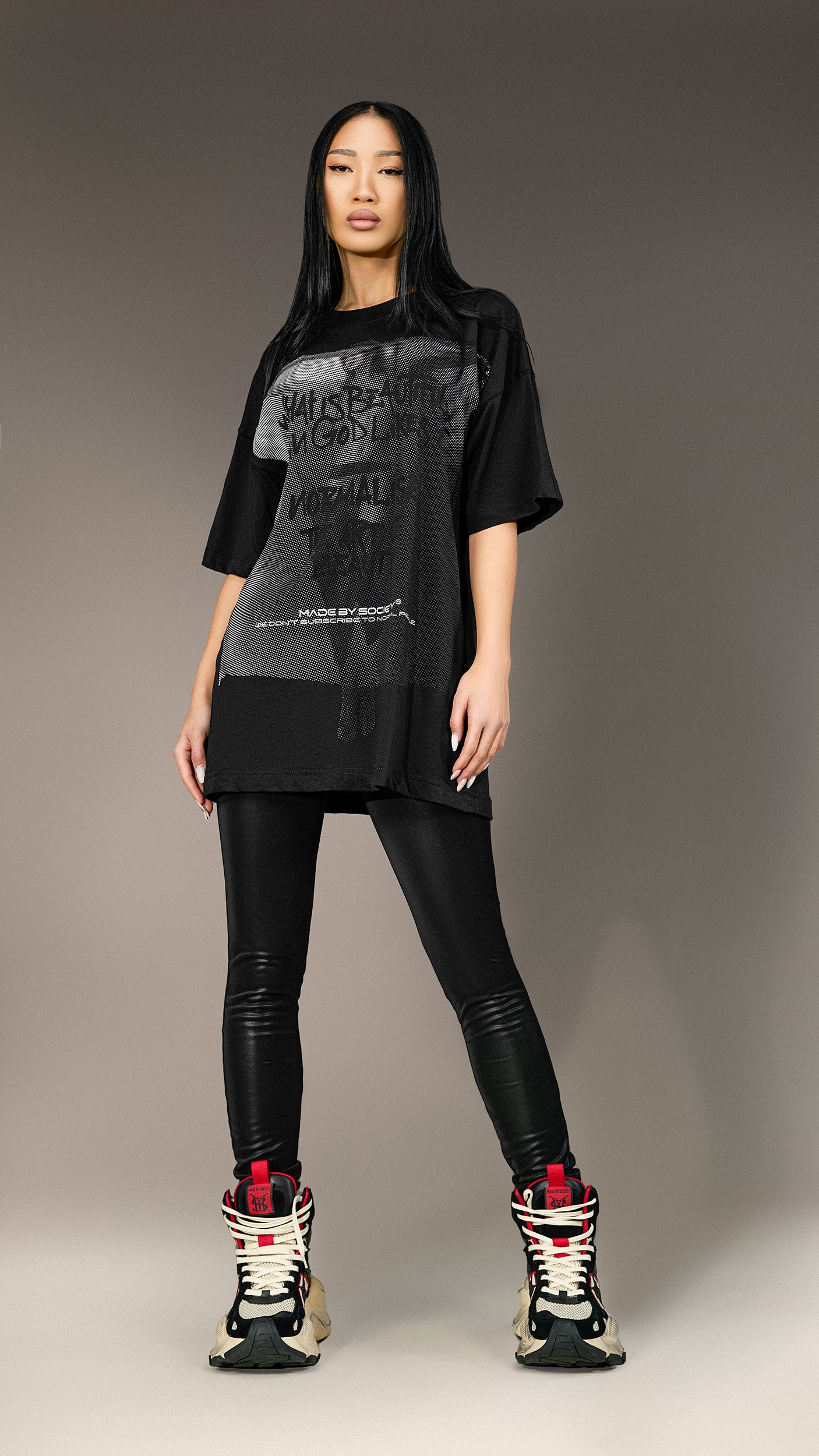 Oversize'owy T-shirt "Made By Society" - T25938