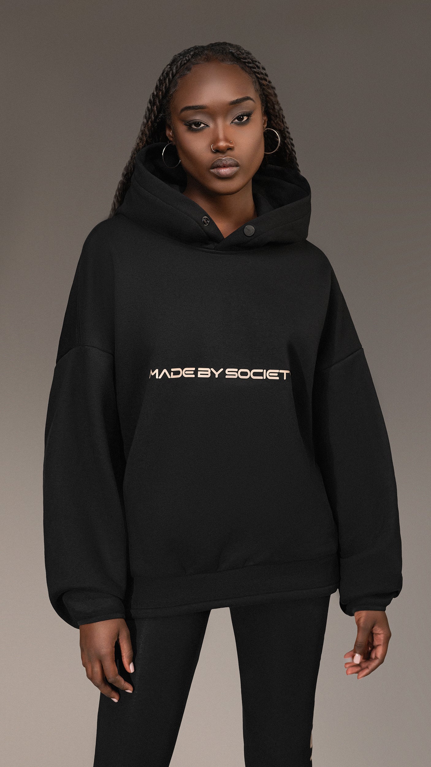 Oversizowa bluza z kapturem "MADE BY SOCIETY" - H25675