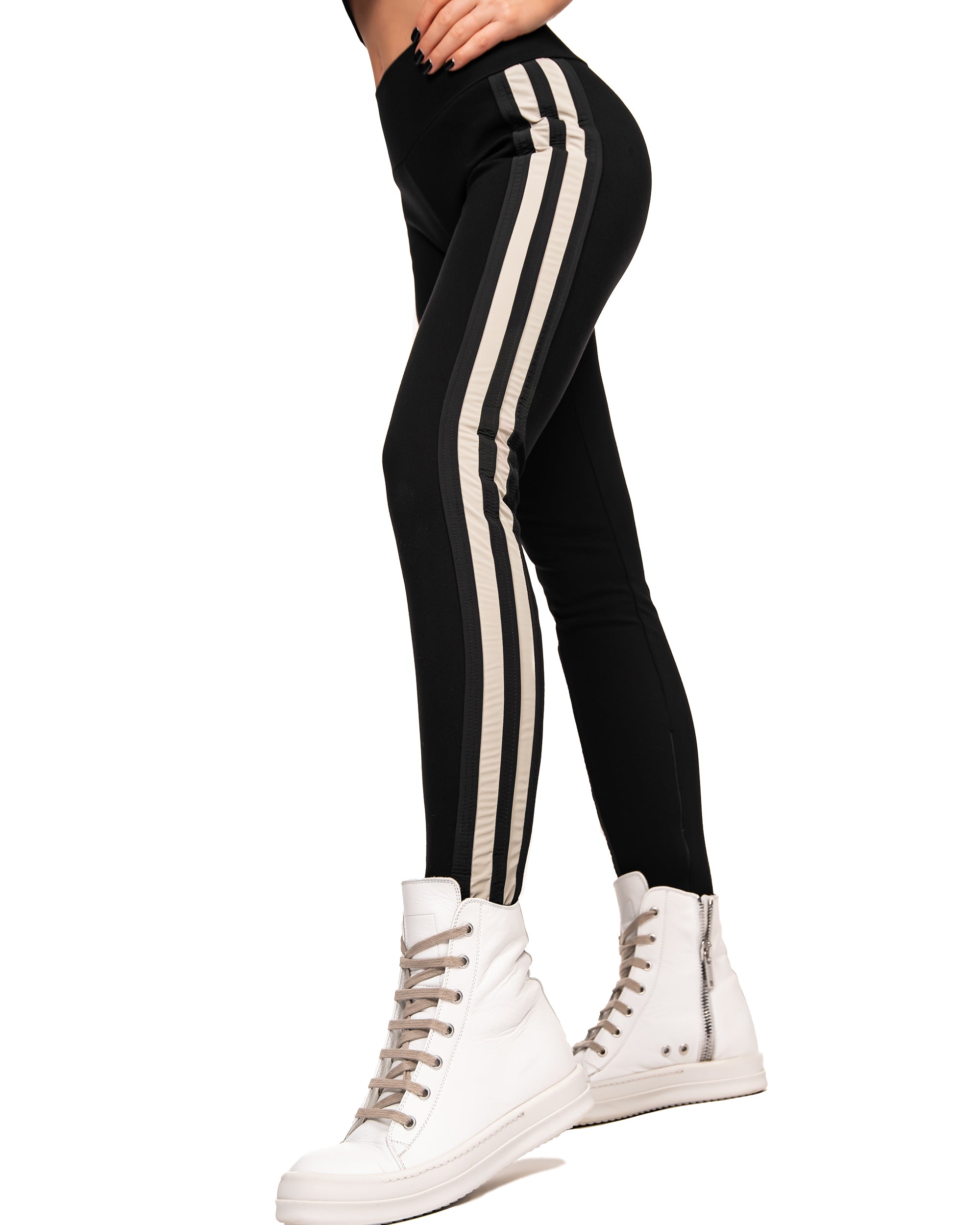 Spodnie leginsy w pionowe linie - P23034