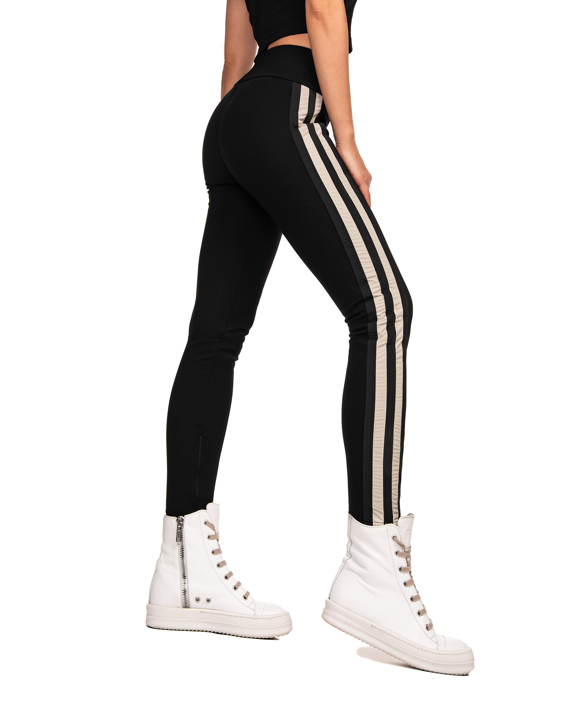 Spodnie leginsy w pionowe linie - P23034
