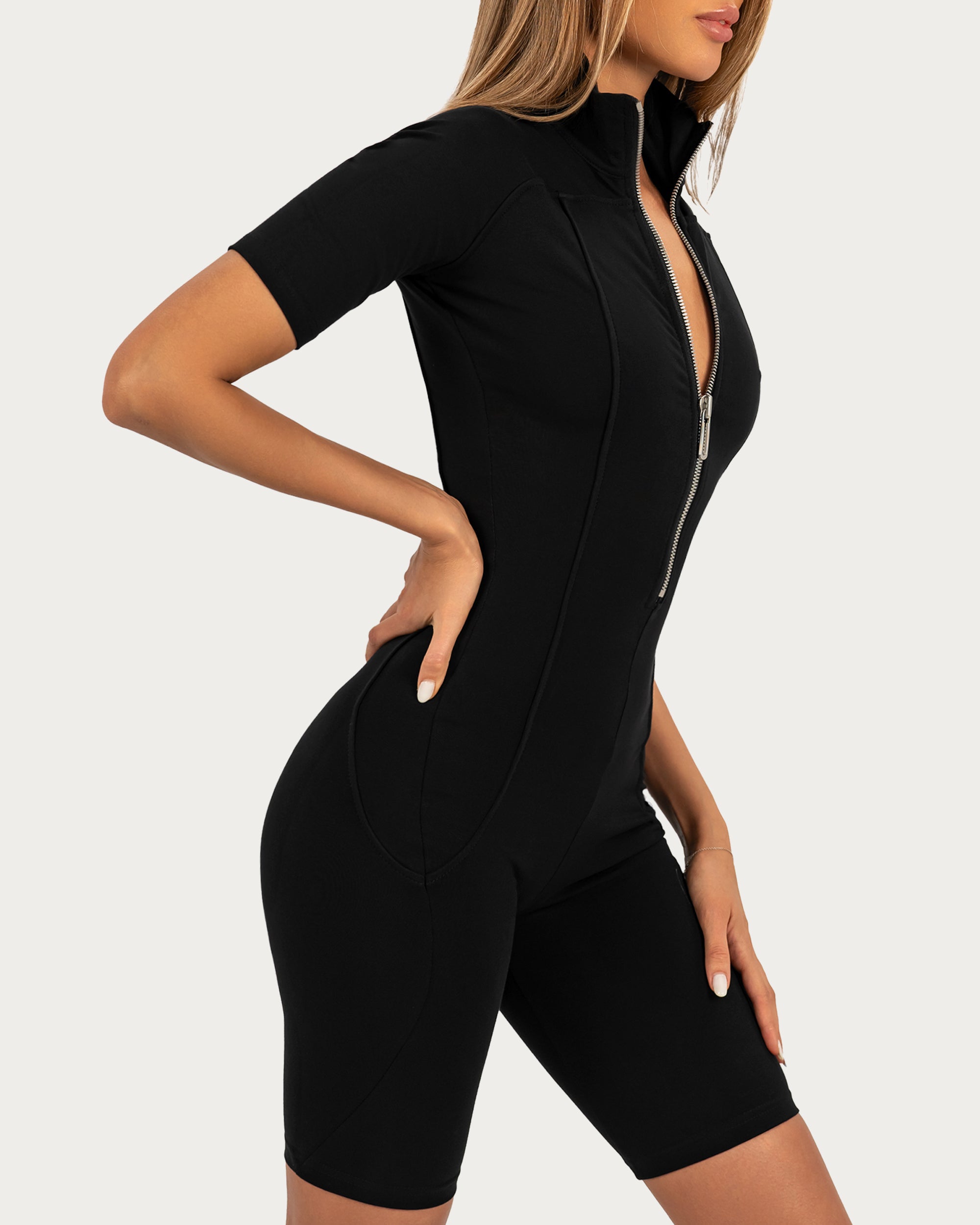 KRÓTKI KOMBINEZON BODYCON - S25223